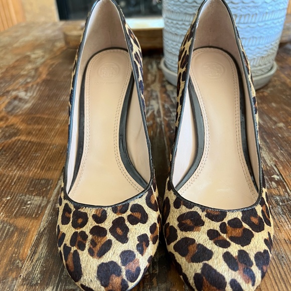 Tory Burch 9 M  Astoria calf hair leopard print wedge heels - Picture 5 of 11